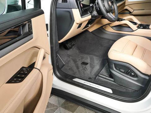 New 2026 Porsche Cayenne Coupe AWD/4WD image 8