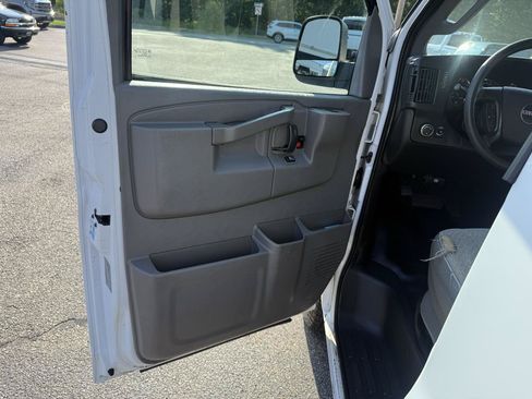 Used 2016 GMC Savana 2500 RWD image 22