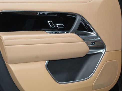 Used 2023 Land Rover Range Rover SE image 23