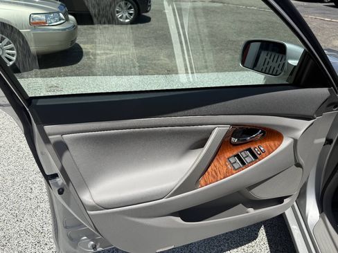 Used 2010 Toyota Camry XLE FWD image 22