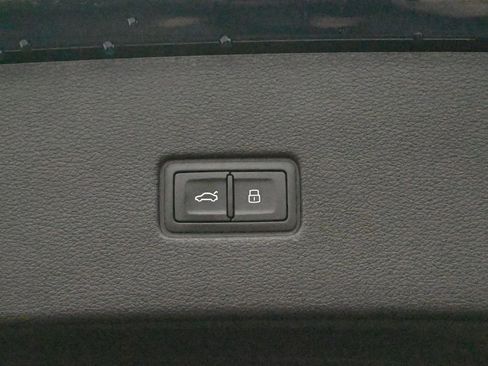 Used 2022 Audi SQ8 Prestige AWD/4WD image 18