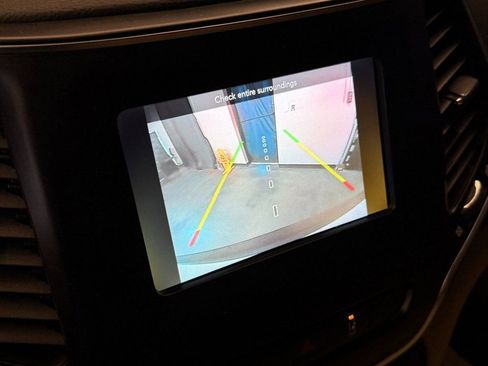 Used 2021 Jeep Cherokee Latitude w/ Mobile Office Group image 13