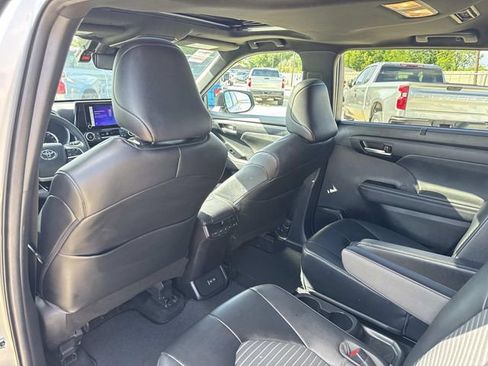 Used 2023 Toyota Highlander XSE FWD image 36