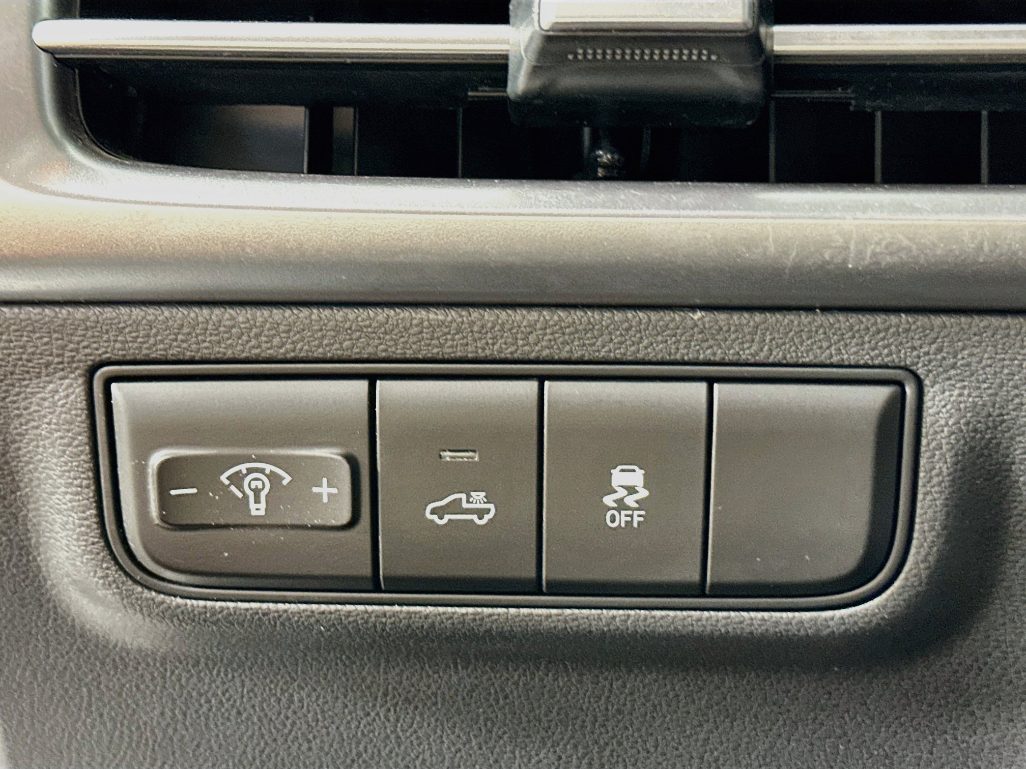 Used 2025 Hyundai Santa Cruz SEL AWD/4WD image 17
