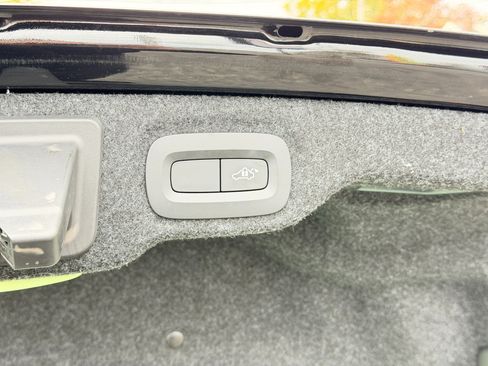 Used 2020 Volvo S60 T5 Momentum w/ Protection Package image 32