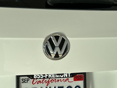 Used 2021 Volkswagen Tiguan SE image 27