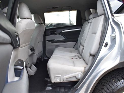 Used 2016 Toyota Highlander LE image 22