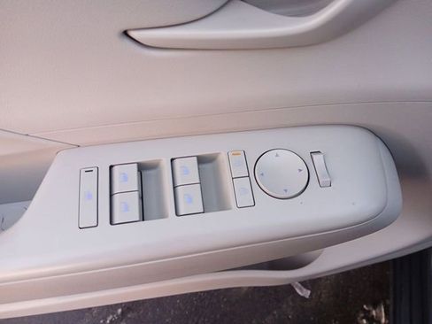 Used 2024 Hyundai Kona SEL image 13