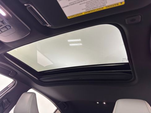 Used 2025 Toyota Camry SE w/ Convenience Package image 11