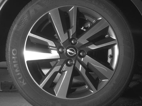 Used 2025 Nissan Versa SV FWD image 12