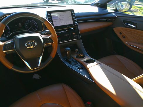 Used 2022 Toyota Avalon Limited image 31