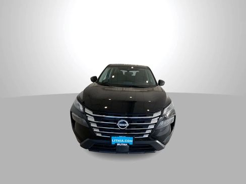 Used 2024 Nissan Rogue SV image 3