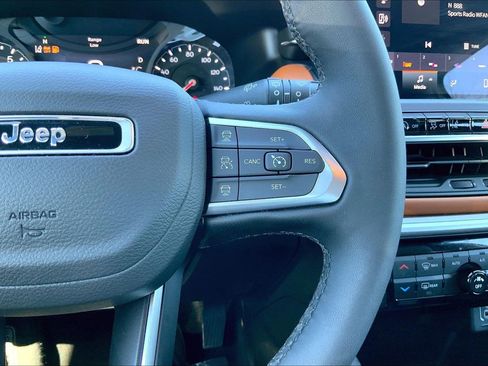 Used 2025 Jeep Compass Limited w/ Sun & Sound Group image 23