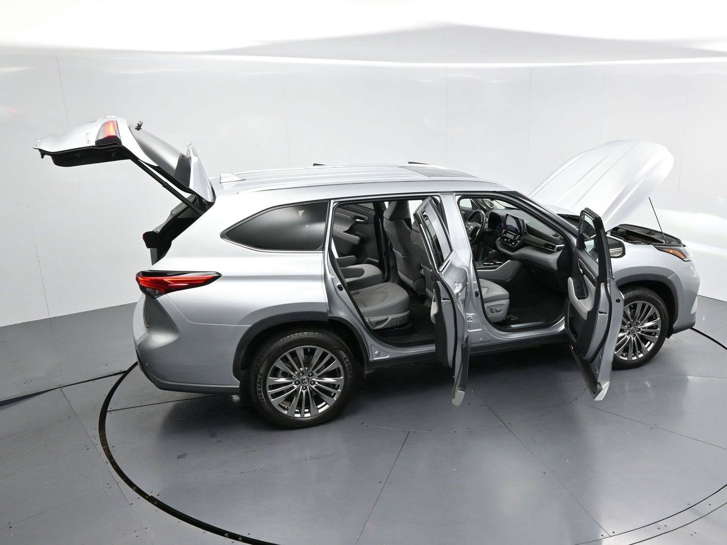 Used 2021 Toyota Highlander Limited FWD image 47