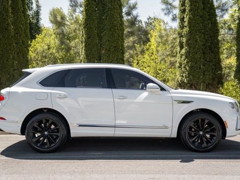 Used 2022 Bentley Bentayga image 12