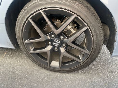 Used 2024 Honda Civic Sport Touring image 5