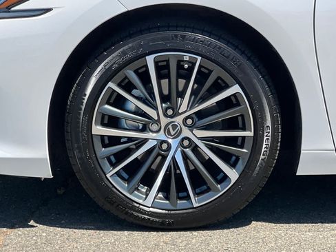 Used 2025 Lexus ES 300h w/ Premium Package FWD image 30