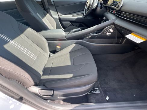 Certified 2025 Hyundai Elantra Sport image 9