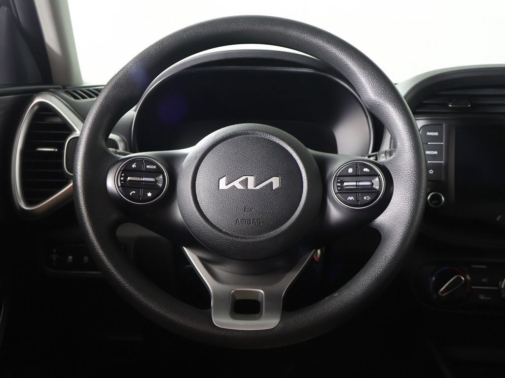 Used 2023 Kia Soul LX w/ LX Technology Package FWD image 32