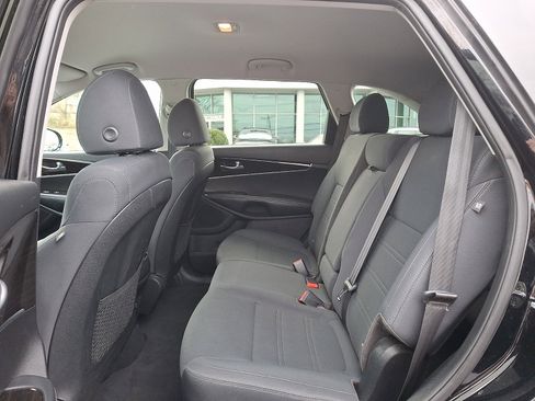 Used 2019 Kia Sorento LX w/ LX Convenience Package image 10