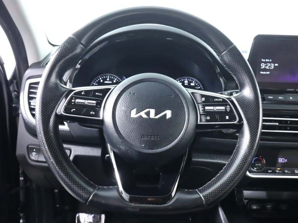 Used 2023 Kia Seltos SX w/ SX Sunroof Package AWD/4WD image 11