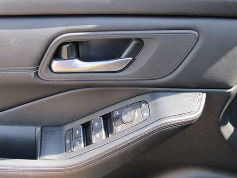 Certified 2024 Nissan Rogue SL FWD image 22