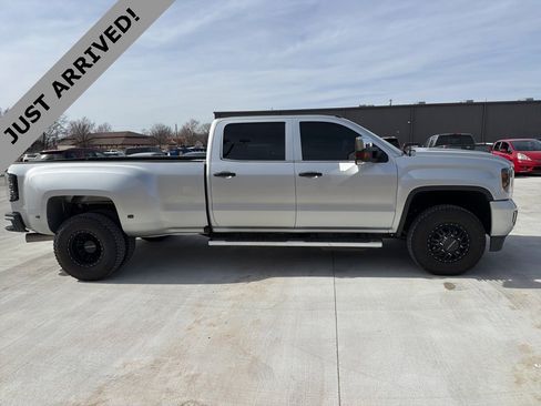 Used 2019 GMC Sierra 3500 Denali w/ Duramax Plus Package image 4