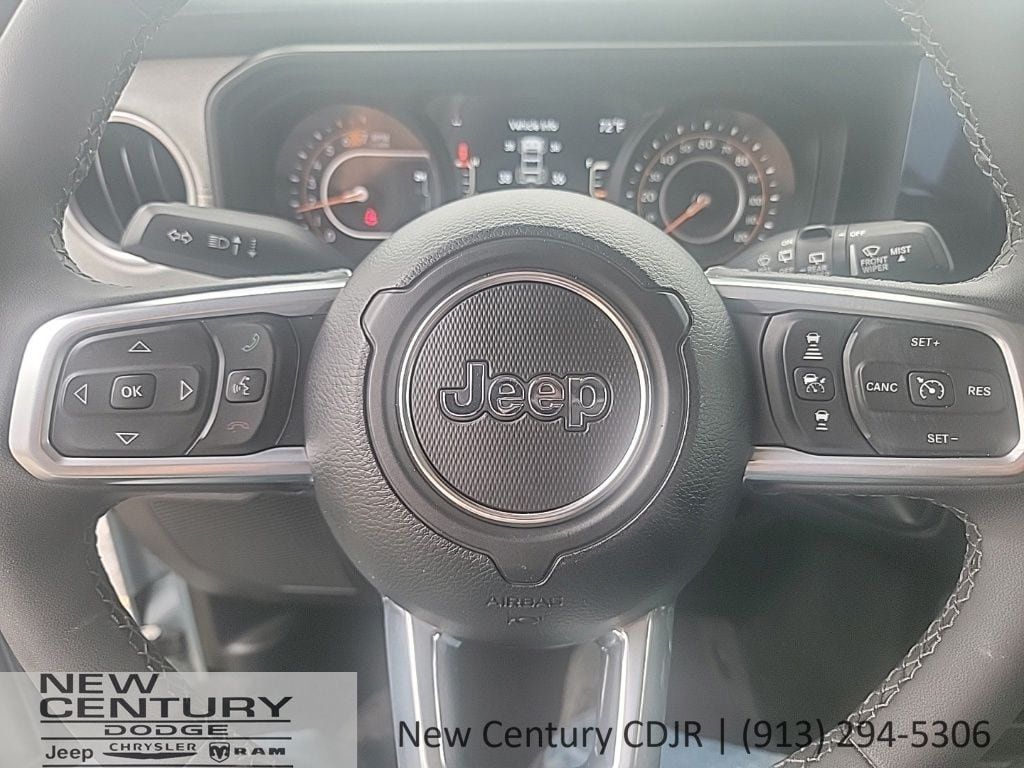 Used 2026 Jeep Wrangler Unlimited Sahara AWD/4WD image 12