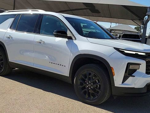New 2026 Chevrolet Traverse LT w/ Enhanced Driving Package FWD image 3