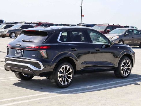 New 2026 Audi Q3 quattro 2.0T AWD/4WD image 4