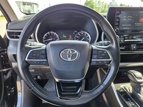 Used 2020 Toyota Highlander XLE AWD/4WD image 24