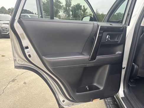 Used 2024 Toyota 4Runner TRD Off-Road image 18