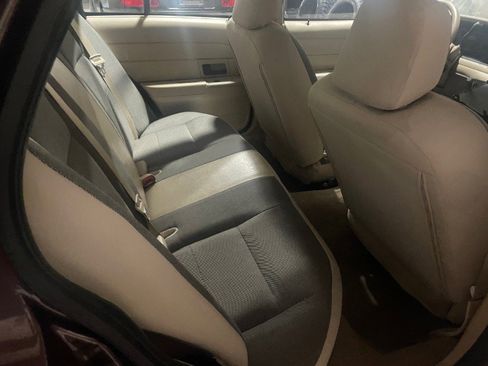 Used 2010 Ford Crown Victoria Police Interceptor image 16