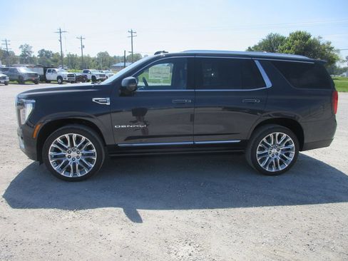 New 2026 GMC Yukon Denali w/ Denali Reserve Package AWD/4WD image 7