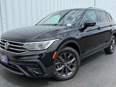 Used 2023 Volkswagen Tiguan SE w/ Panoramic Sunroof Package