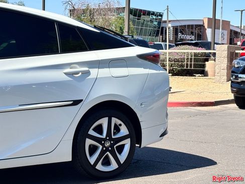 Certified 2017 Toyota Prius Three Touring FWD image 10