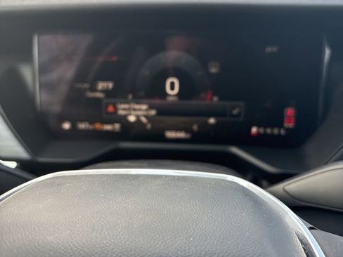 Used 2025 GMC Acadia Elevation image 11