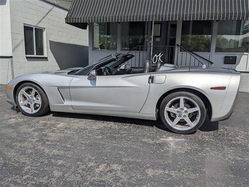 Used 2005 Chevrolet Corvette Convertible w/ Preferred Equipment Group image 2