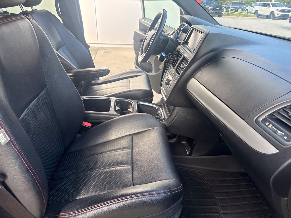 Used 2015 Dodge Grand Caravan R/T w/ Driver Convenience Group FWD image 33