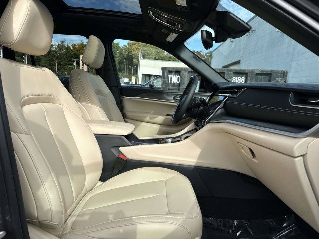 Certified 2025 Jeep Grand Cherokee Limited AWD/4WD image 25