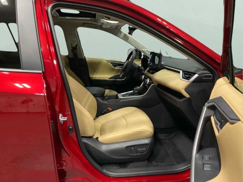 Used 2025 Toyota RAV4 Limited image 28