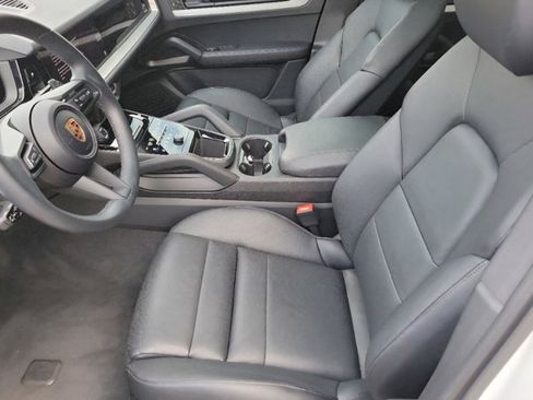 Used 2024 Porsche Cayenne S AWD/4WD image 4