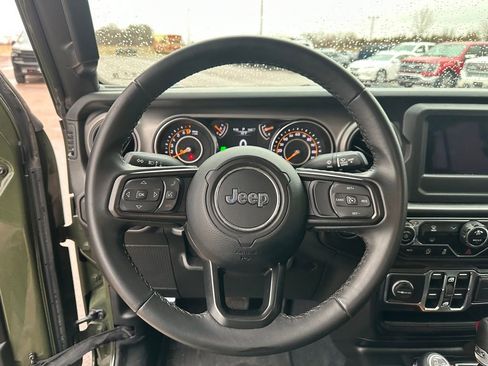 Used 2022 Jeep Gladiator Sport image 14