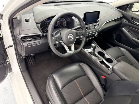 Used 2022 Nissan Altima 2.5 SR w/ Midnight Edition Package FWD image 9