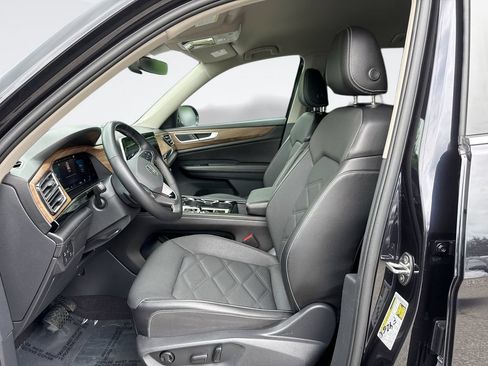 Used 2024 Volkswagen Atlas SE AWD/4WD image 13