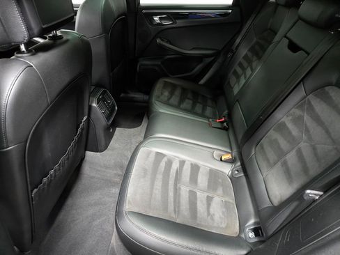 Used 2018 Porsche Macan image 30