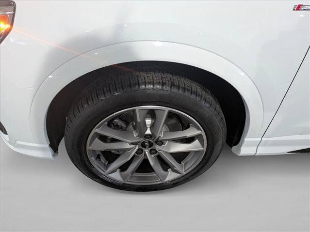 Used 2025 Audi Q3 2.0T Premium w/ Black Optic Sport Package AWD/4WD image 10