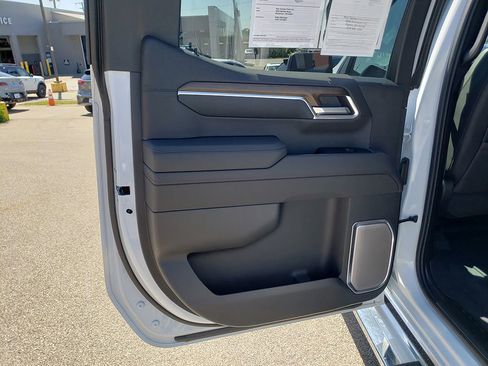 Used 2026 Chevrolet Silverado 1500 High Country w/ Technology Package AWD/4WD image 12