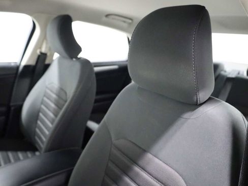 Used 2019 Ford Fusion SE image 18