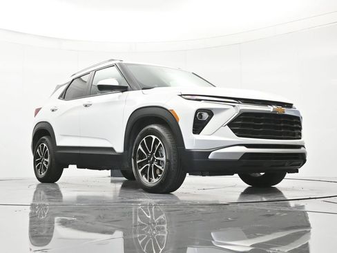 Certified 2025 Chevrolet TrailBlazer LT FWD image 39